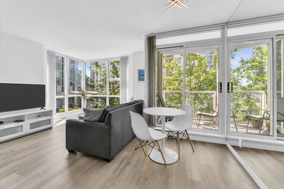 602 193 Aquarius Mews Vancouver, BC - 7