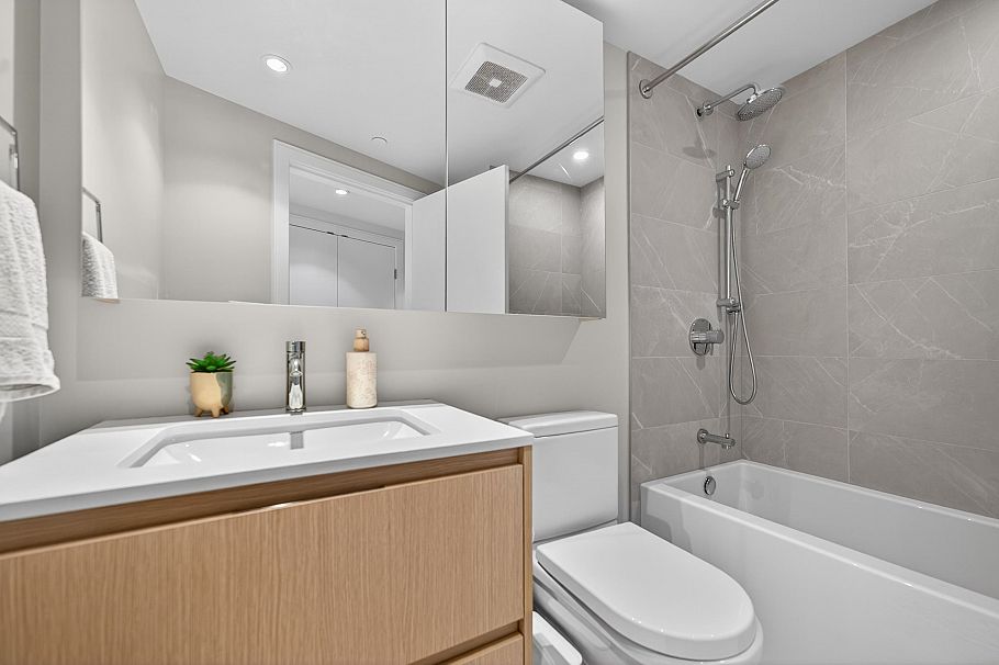 807 1500 Fern Street North Vancouver, BC - 10