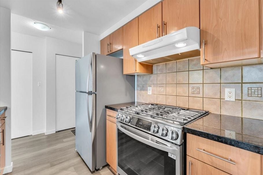 602 193 Aquarius Mews Vancouver, BC - 11