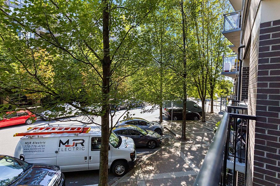 205 175 W 1st Street North Vancouver, BC - 28