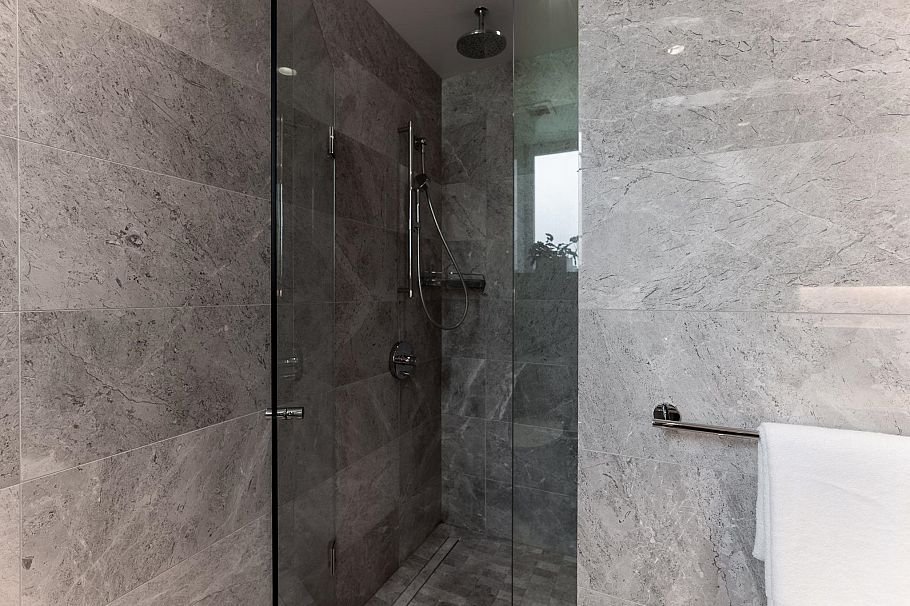 204 1055 Ridgewood Drive North Vancouver, BC - 25