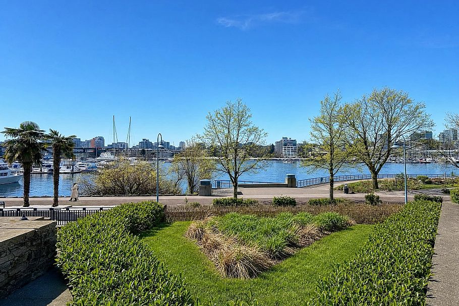 302 1228 Marinaside Crescent Vancouver, BC - 23