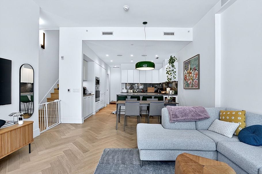 518 W 30th Avenue Vancouver, BC - 4