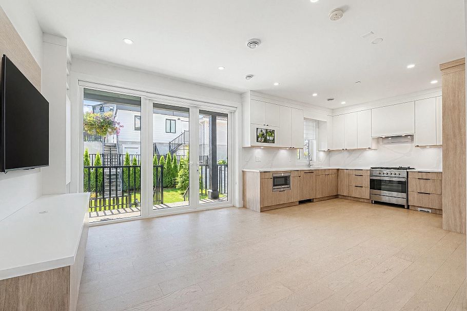 2972 Venables Street Vancouver, BC - 3