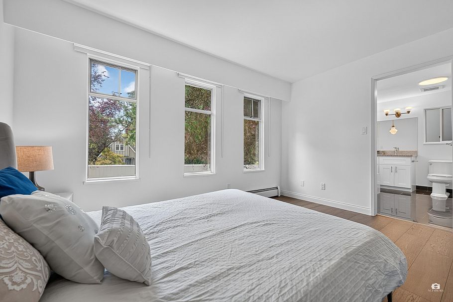 3771 W 30th Avenue Vancouver, BC - 32