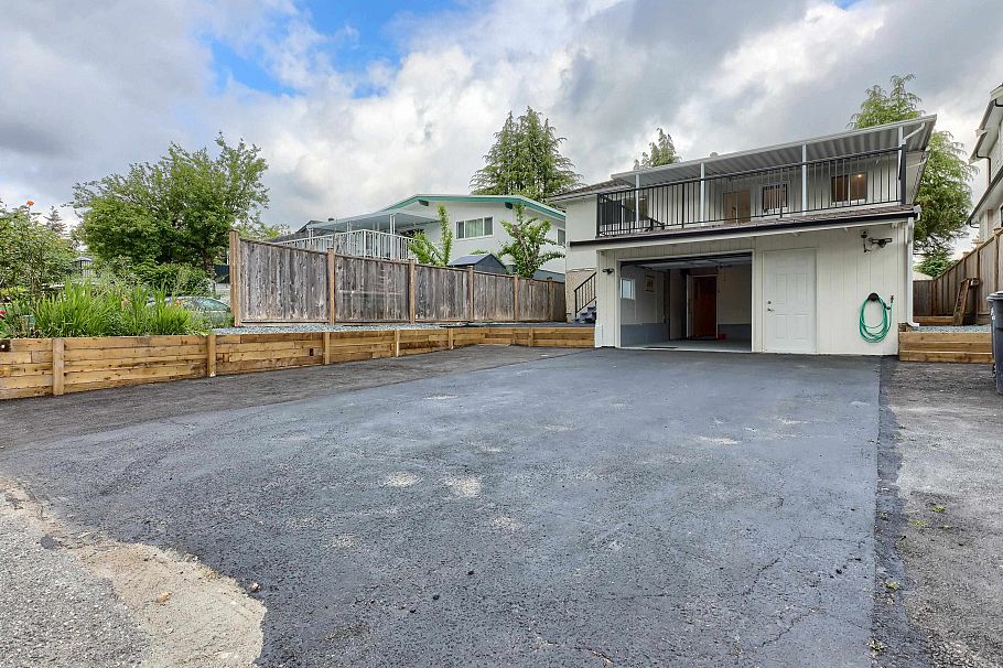 3492 E 49th Avenue Vancouver, BC - 1