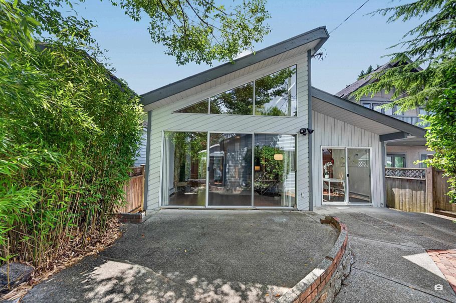 3771 W 30th Avenue Vancouver, BC - 5