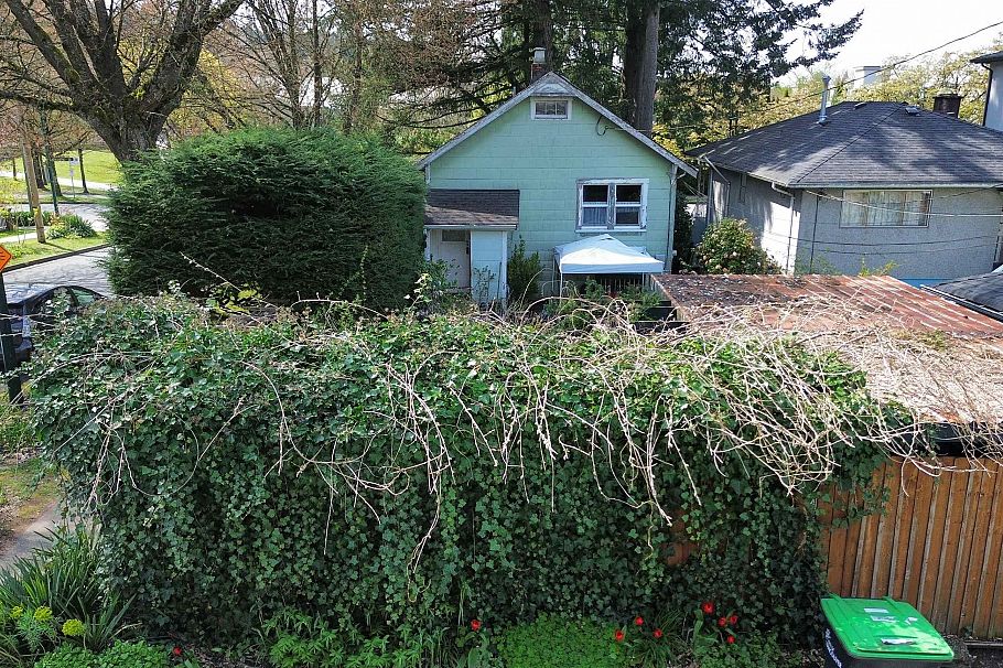 4496 Ontario Street Vancouver, BC - 5