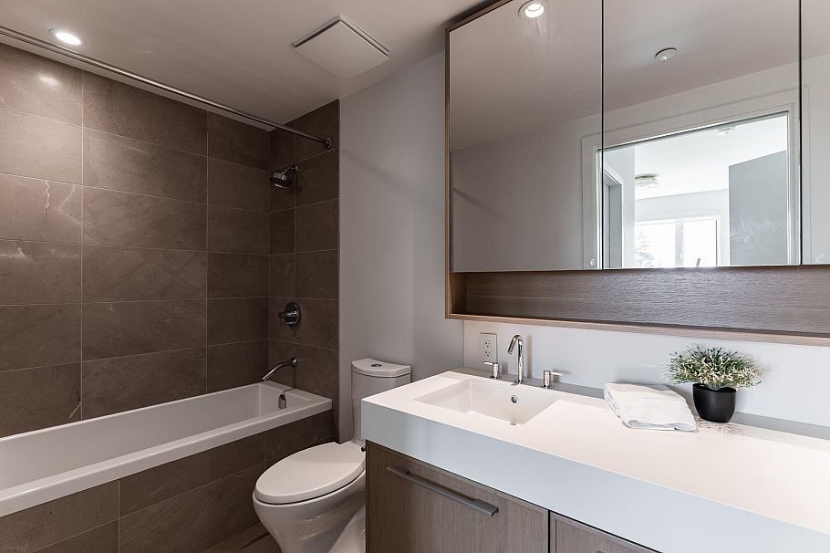 409 3220 Connaught Crescent North Vancouver, BC - 27