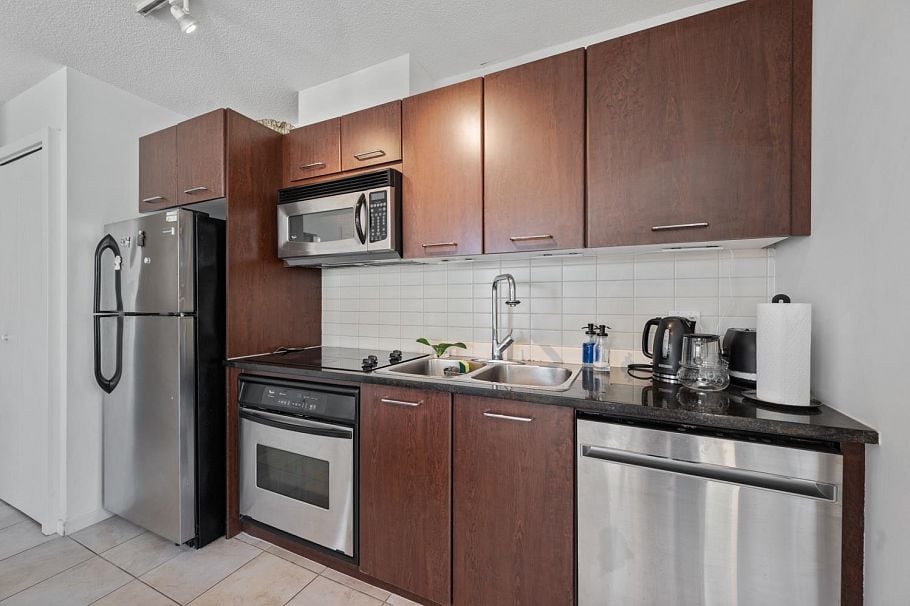 808 1199 Seymour Street Vancouver, BC - 5