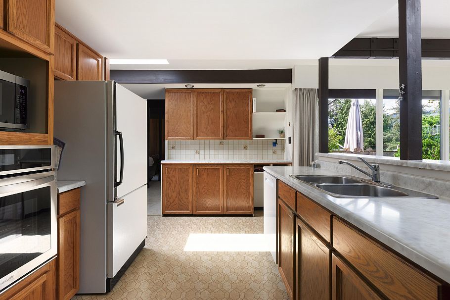 4568 Marineview Crescent North Vancouver, BC - 14