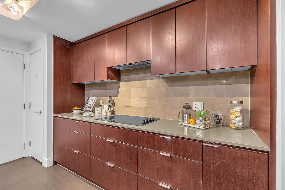 164 W 13th Street North Vancouver, BC - 16