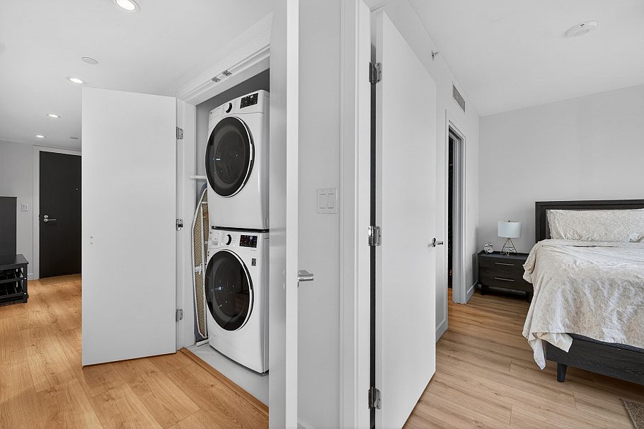 807 1500 Fern Street North Vancouver, BC - 11