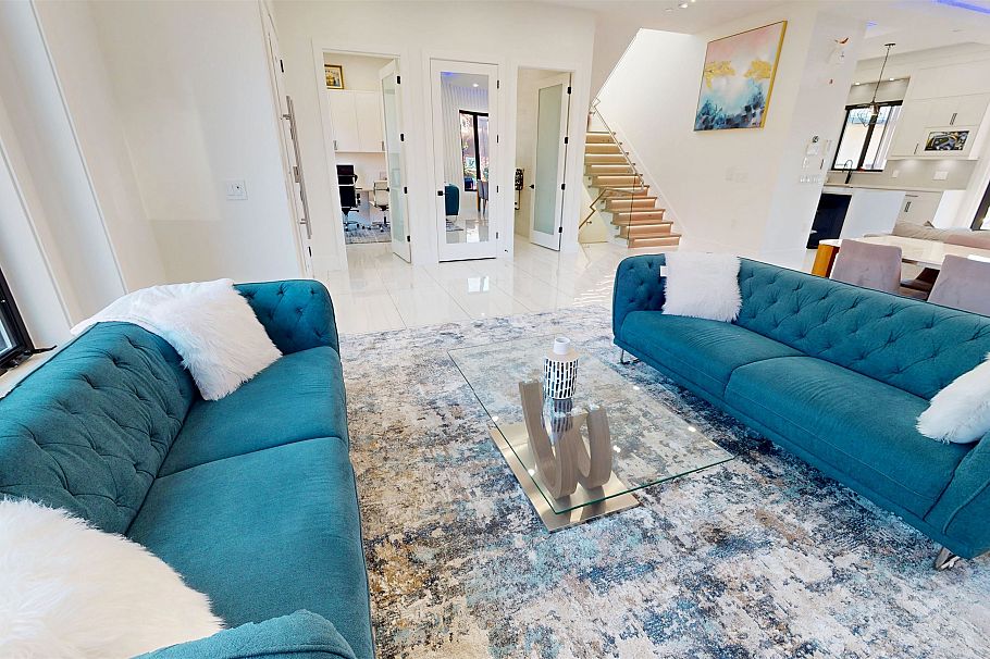 108 E 51st Avenue Vancouver, BC - 4