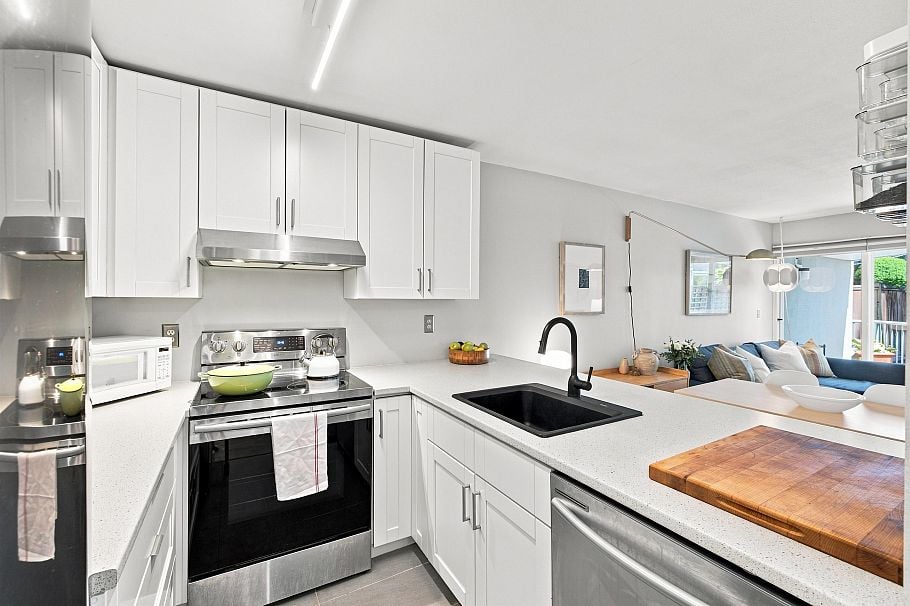 108 2020 W 8th Avenue Vancouver, BC - 10