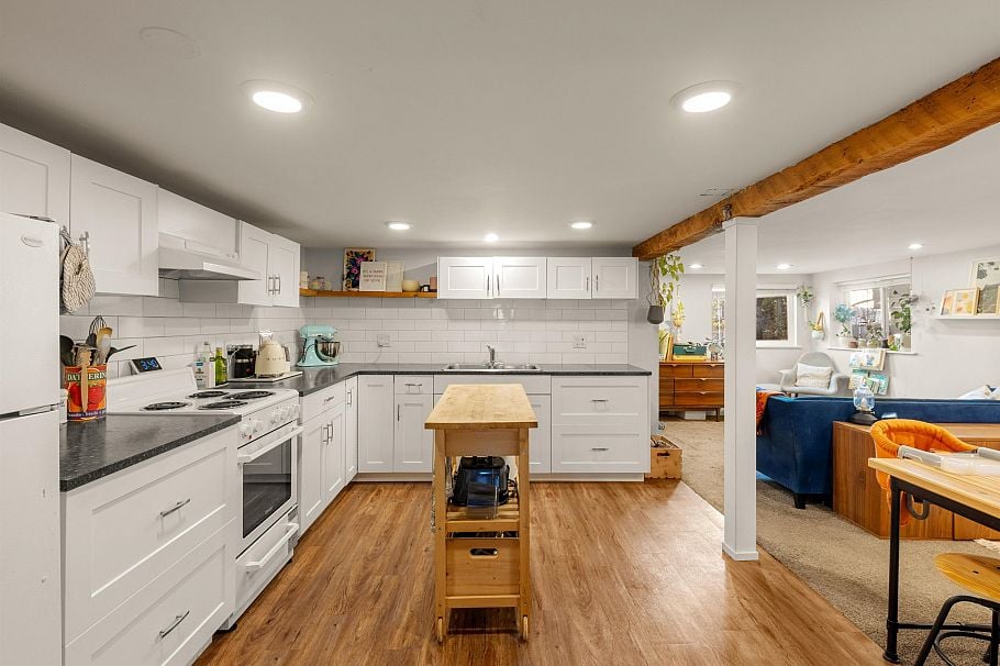 612 E 4th Street North Vancouver, BC - 16