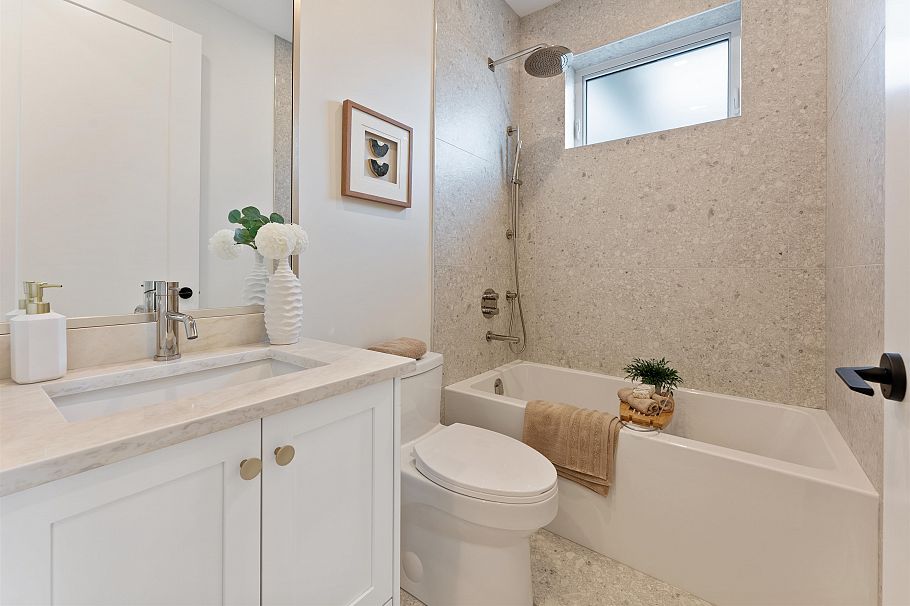2578 E 4th Avenue Vancouver, BC - 21