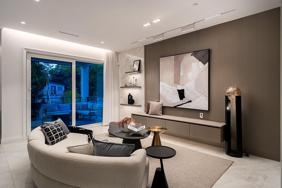4007 W 19th Avenue Vancouver, BC - 5