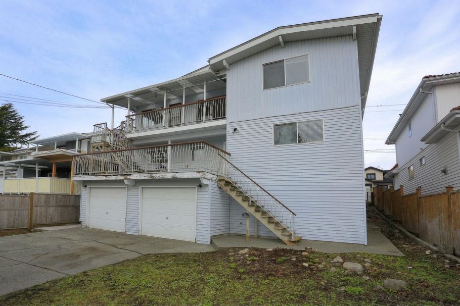 448 E 59th Avenue Vancouver, BC - 3