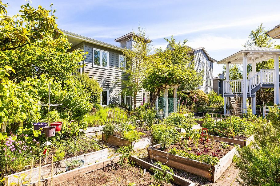 303 1528 Bowser Avenue North Vancouver, BC - 25