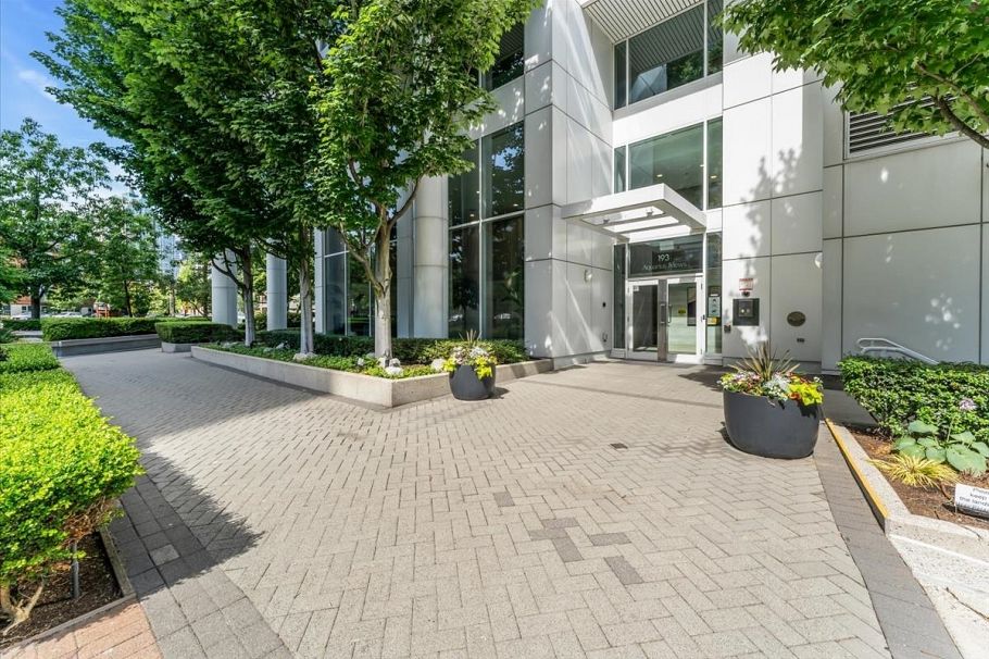 602 193 Aquarius Mews Vancouver, BC - 26