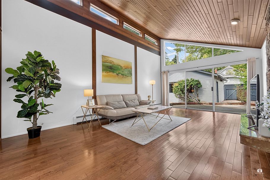 3771 W 30th Avenue Vancouver, BC - 33