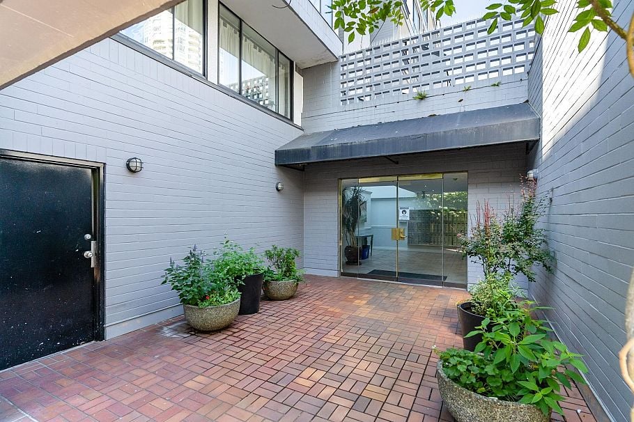 1270 Robson Street Vancouver, BC - 11