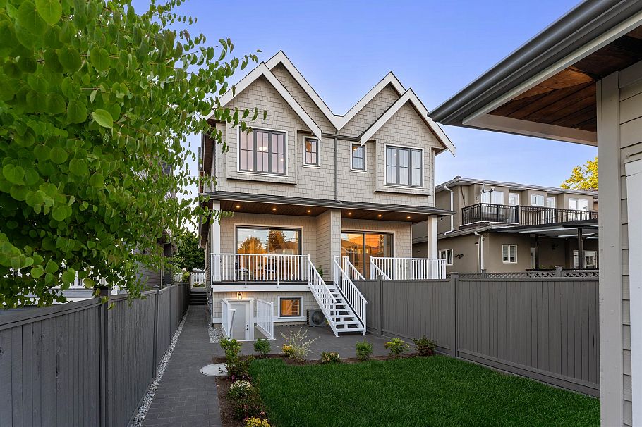 2578 E 4th Avenue Vancouver, BC - 30