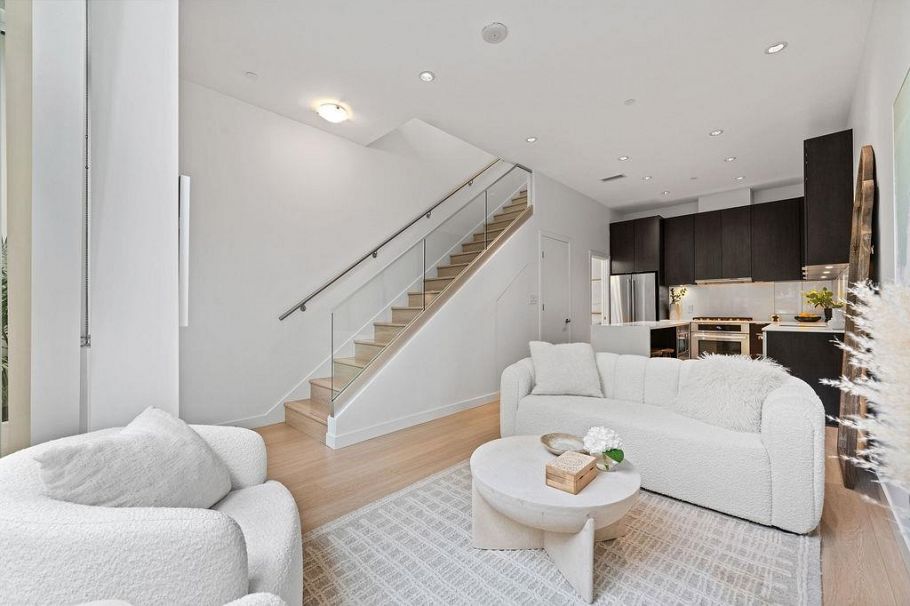 141 E 1st Avenue Vancouver, BC - 7