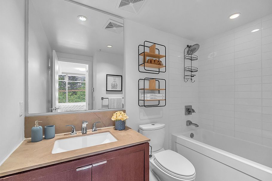 164 W 13th Street North Vancouver, BC - 26