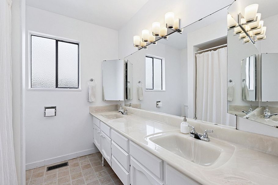 651 E 17th Avenue Vancouver, BC - 17