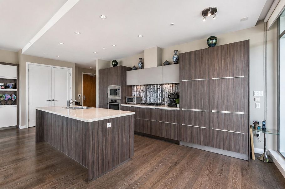 504 181 Athletes Way Vancouver, BC - 8
