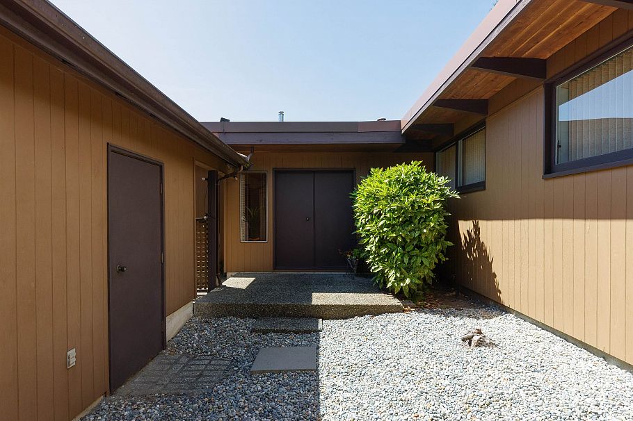4568 Marineview Crescent North Vancouver, BC - 3