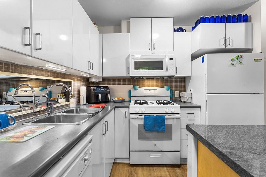 205 175 W 1st Street North Vancouver, BC - 12
