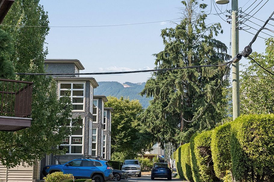 4 220 W 16th Street North Vancouver, BC - 33