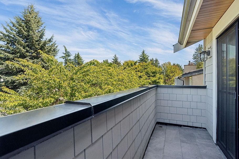 3363 W 15th Avenue Vancouver, BC - 3