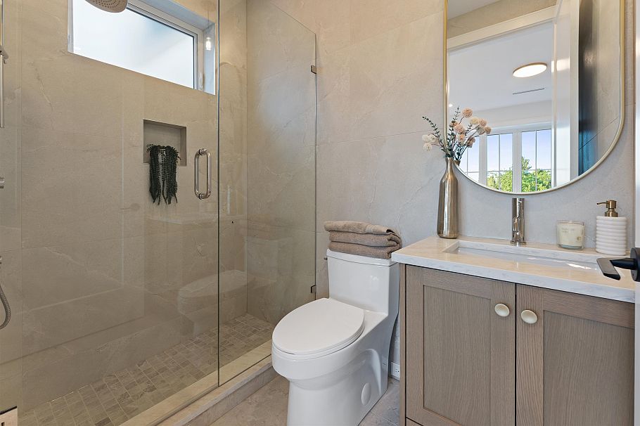2578 E 4th Avenue Vancouver, BC - 16