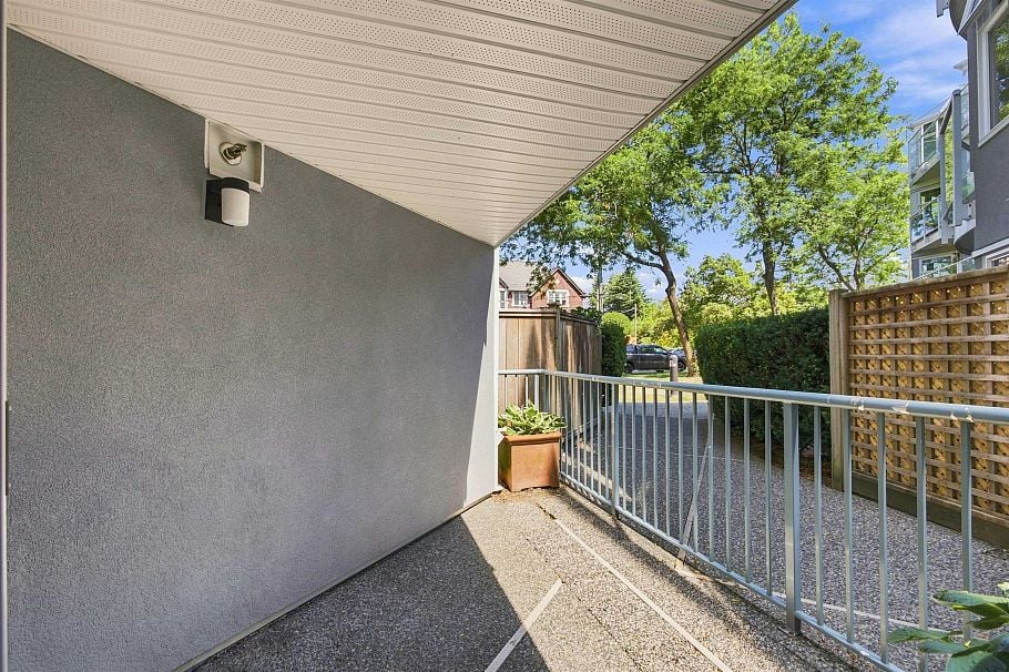 108 2020 W 8th Avenue Vancouver, BC - 2
