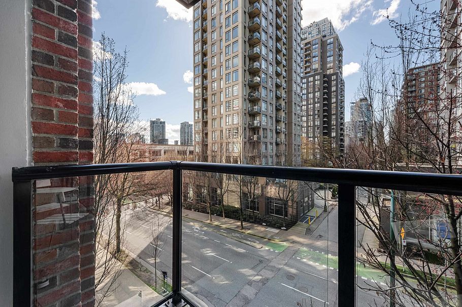 303 988 Richards Street Vancouver, BC - 21