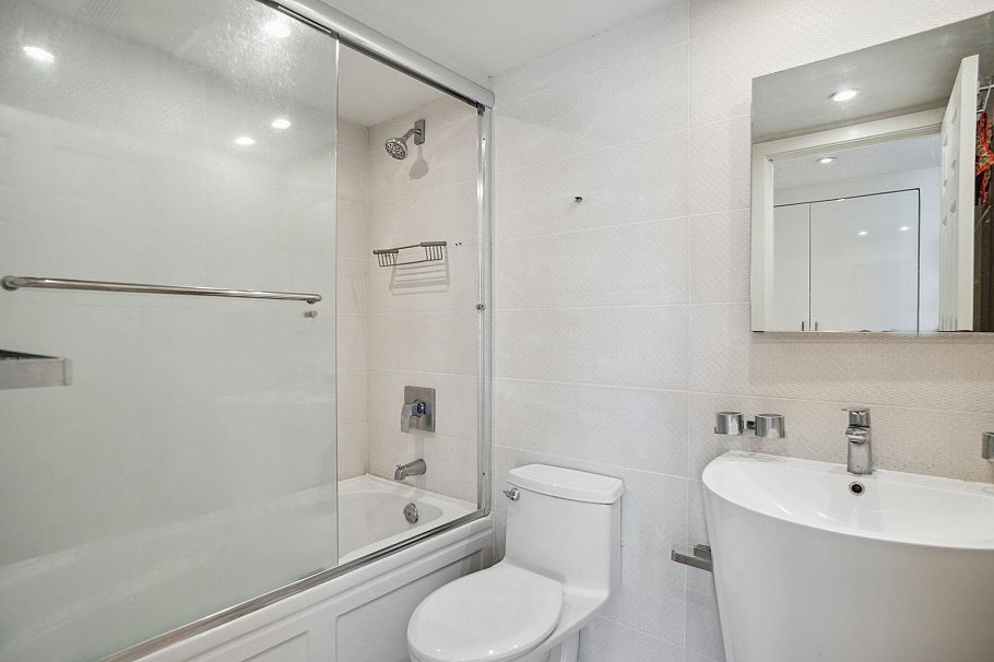 1270 Robson Street Vancouver, BC - 27