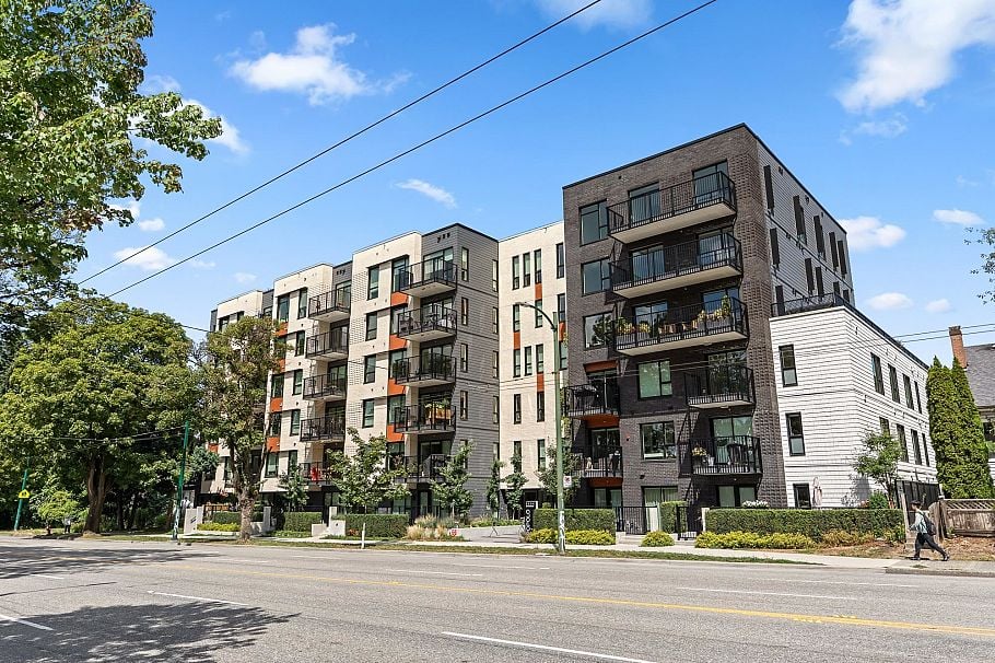 410 2235 E Broadway Vancouver, BC - 1