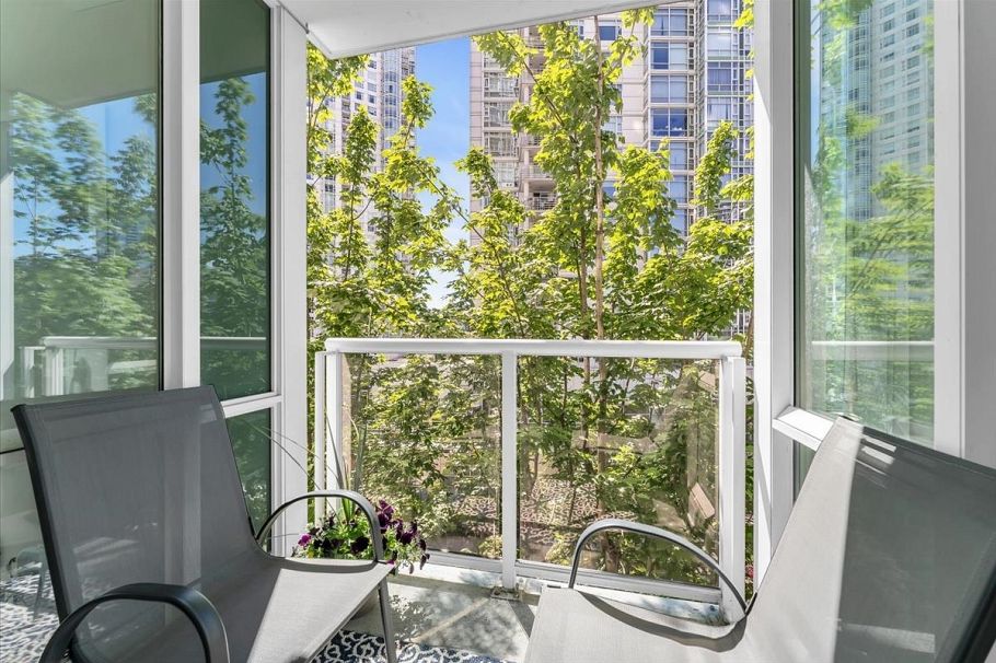 602 193 Aquarius Mews Vancouver, BC - 12