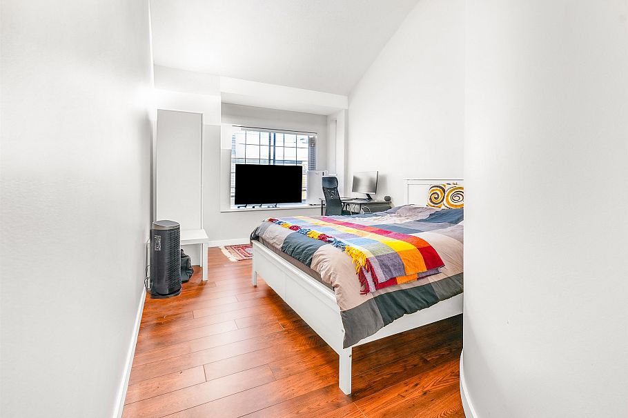 309 125 W 18th Street North Vancouver, BC - 9