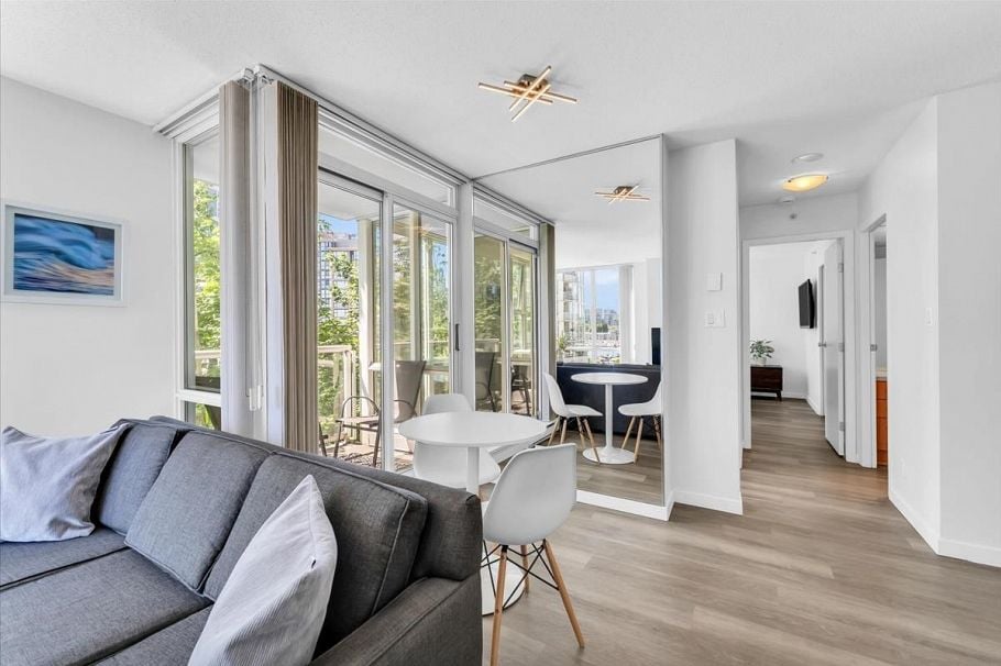 602 193 Aquarius Mews Vancouver, BC - 6