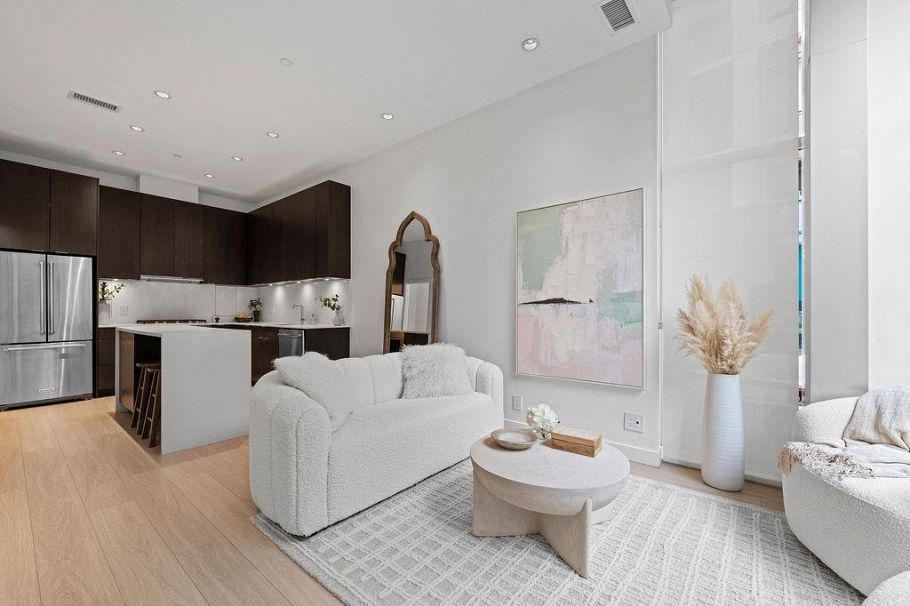 141 E 1st Avenue Vancouver, BC - 2