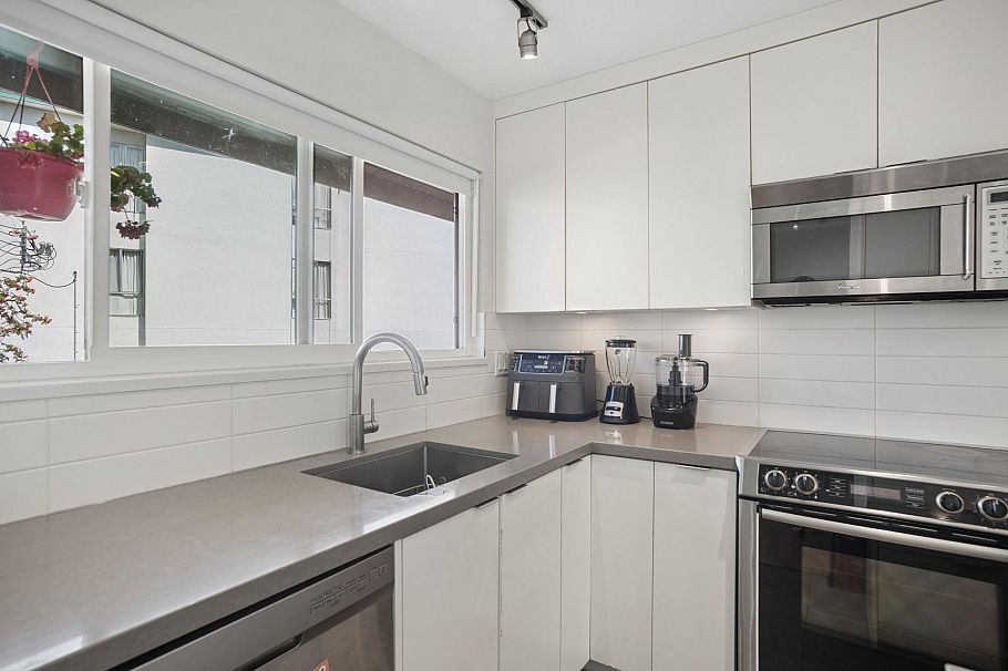 4 220 W 16th Street North Vancouver, BC - 21