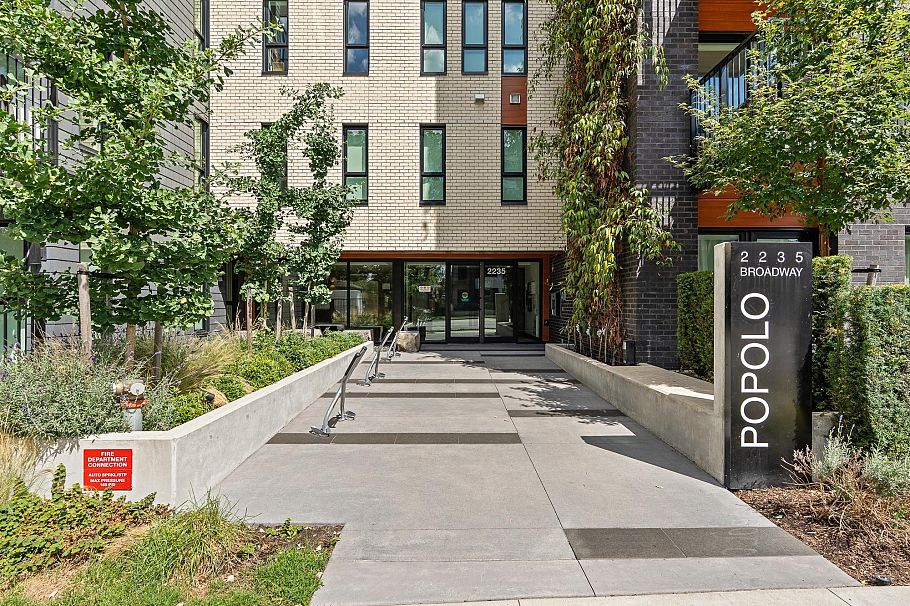 410 2235 E Broadway Vancouver, BC - 2