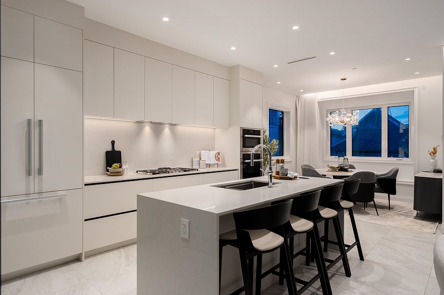 4007 W 19th Avenue Vancouver, BC - 12