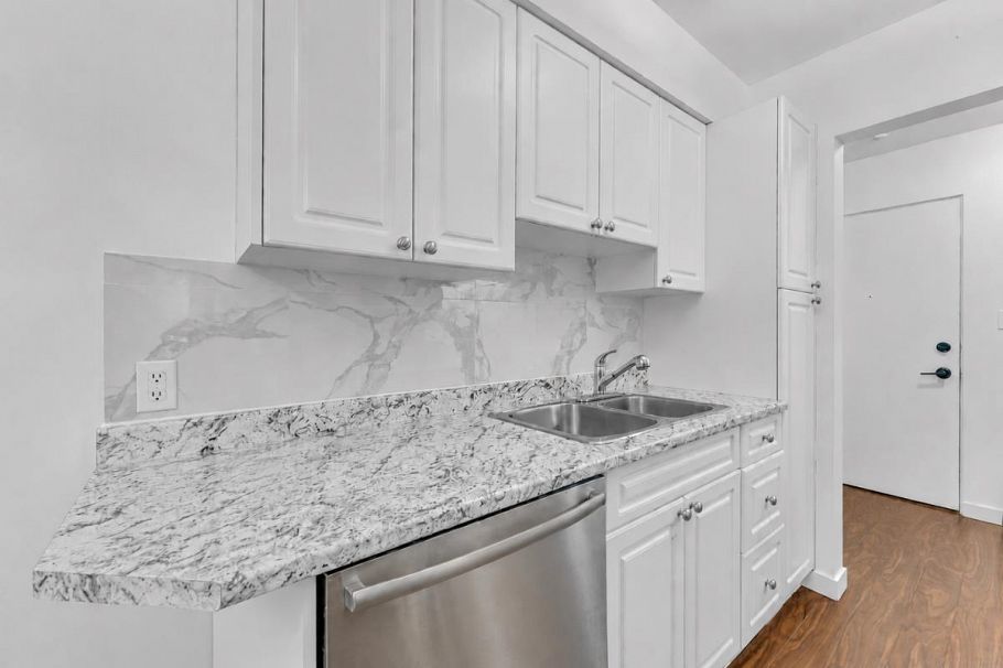 1 1420 Chesterfield Avenue North Vancouver, BC - 6