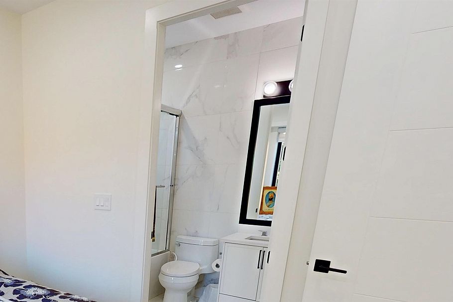 108 E 51st Avenue Vancouver, BC - 18